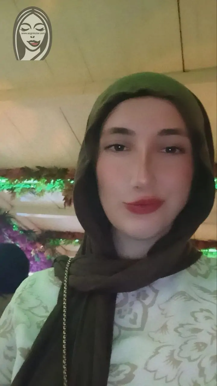 Üniversiteli İri Memeli Türbanlı Türk porno