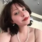 Pespembe Gotik Üniversiteli