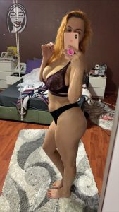 Devasa Göğüslü Sarışın Üniversiteli